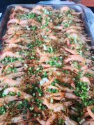 為了使企業(yè)員工不用擔(dān)心吃飯，為了讓企業(yè)更充分地從事生產(chǎn)工作和